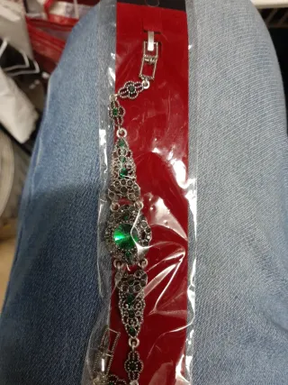 Braccialetto con pietre verdi e argento