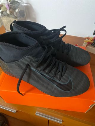 Botas de fútbol Nike negras solo usadas un partido