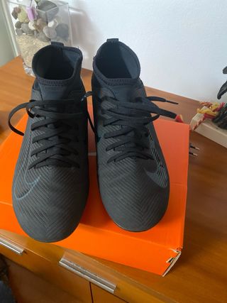 Botas de fútbol Nike negras solo usadas un partido