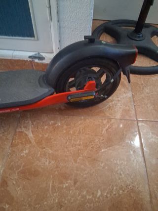 Patinete Eléctrico Negro y Rojo de adulto 