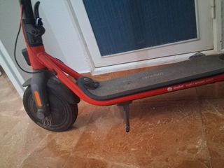Patinete Eléctrico Negro y Rojo de adulto 