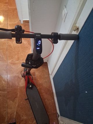 Patinete Eléctrico Negro y Rojo de adulto 