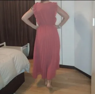 Vestido rosa con volantes
