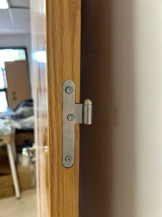 Puerta de madera con manilla