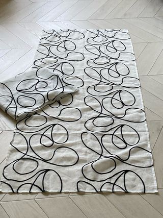 Tende a vetro con disegno astratto nero