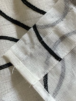 Tende a vetro con disegno astratto nero