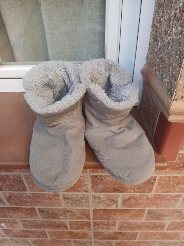 Botines de casa gris con pelo