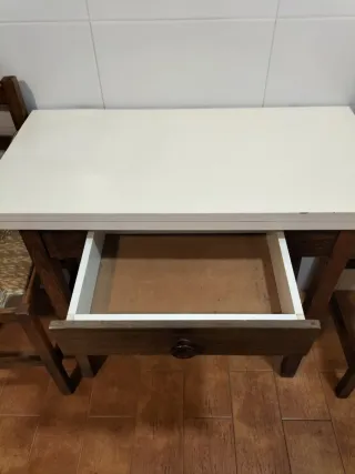 Mesa de cocina con 2 sillas