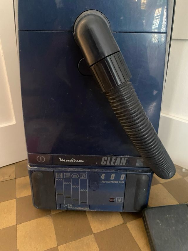 Aspiradora Moulinex con bolsa