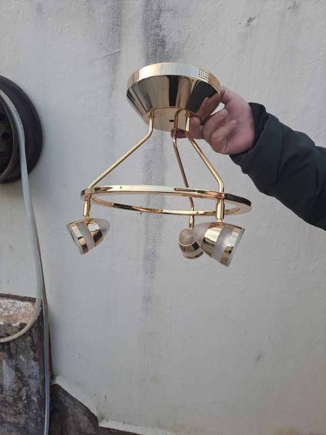 Lámpara de techo dorada 3 focos