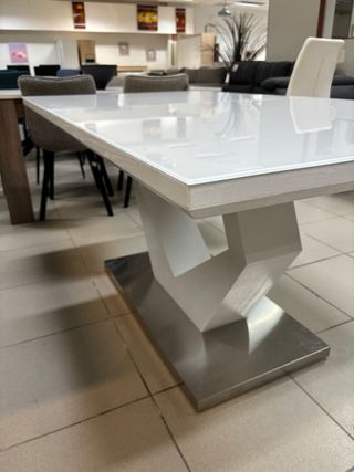 Mesa extensible blanca y cromado