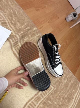 Zapatillas Vans Negras y Blancas