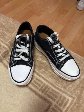 Zapatillas Vans Negras y Blancas