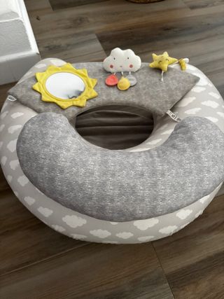 Poltrona per bambini con giocattoli