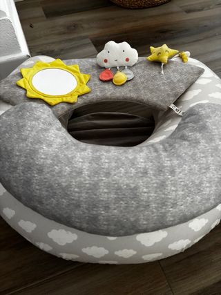 Poltrona per bambini con giocattoli