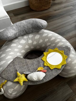 Poltrona per bambini con giocattoli