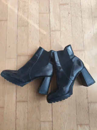 Botines negros Stradivarius
