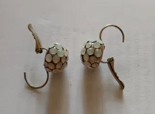 Orecchini sfera con strass bianchi