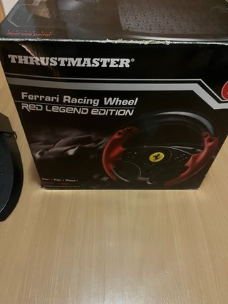 Volante e pedali Thrustmaster Ferrari 