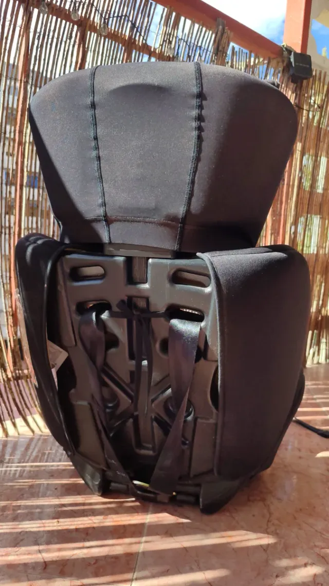 Silla de coche infantil roja y negra unisex