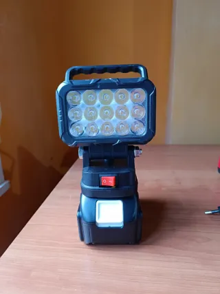 Batería y foco Makita 18V 6.0Ah