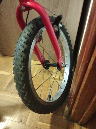 Bicicleta infantil azul y roja