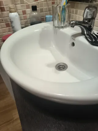 Lavabo de baño de cerámica