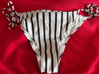 Braguita bikini rayas blanco y negro