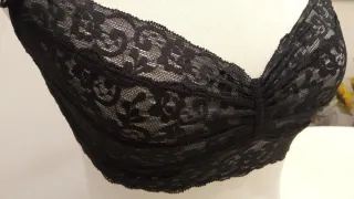 Benetton -Reggiseno in pizzo nero. Small (80B It).