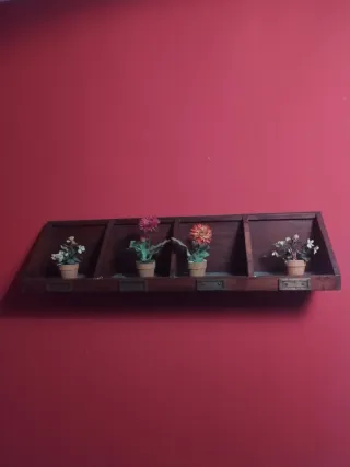 Estantería decorativa de madera