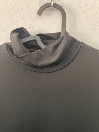Vestido corto negro manga larga