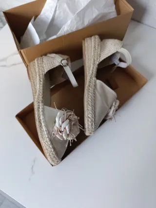 Zapatillas Zapy Beige y Rosa con Flor