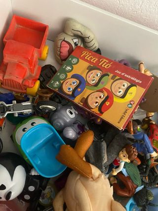 Un sacco di giocattoli vari