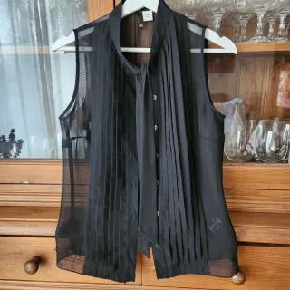 Camisa negra sin mangas transparente