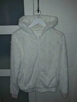 Chaqueta blanca pelito con capucha