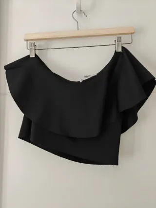 Promo 4X3 Top Negro Hombros Descubiertos