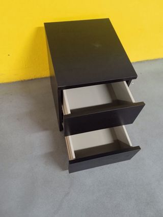 Comodini neri e beige