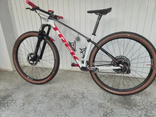 MTB Trek Procaliberde carbono montada a capricho