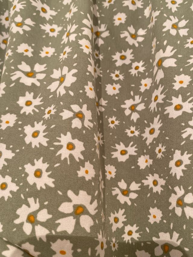 Falda verde con estampado floral