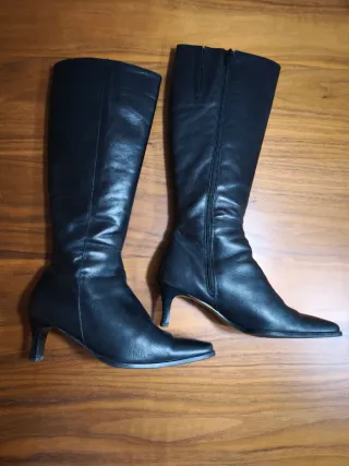 Botas piel caña alta T. 37-38 