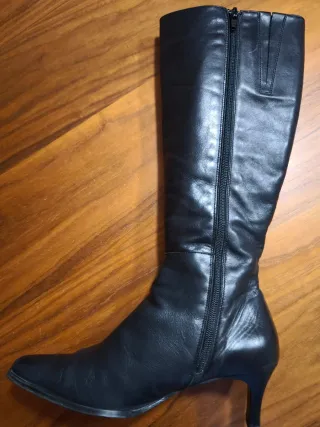 Botas piel caña alta T. 37-38 
