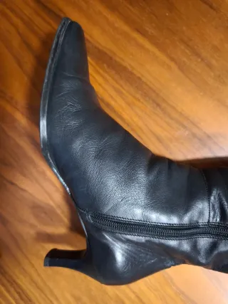 Botas piel caña alta T. 37-38 