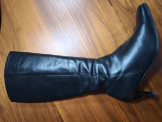 Botas piel caña alta T. 37-38 
