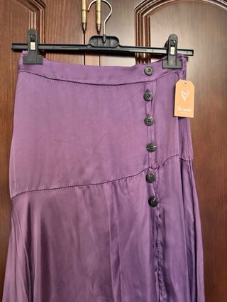 Gonna viola in satin con spacco