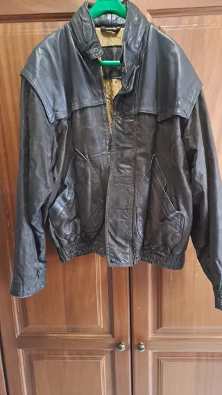 Chaqueta de piel marrón para hombre