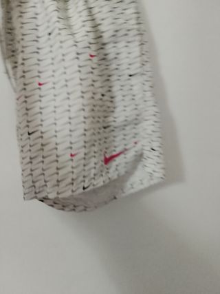 Pantalón corto Nike blanco con logo
