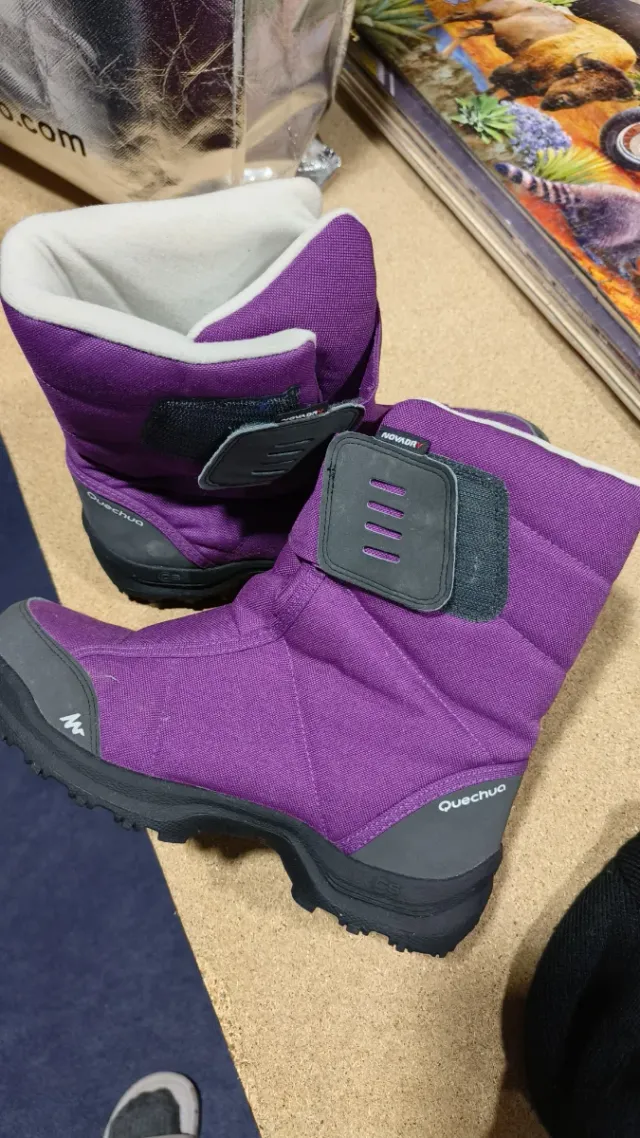 Botas de nieve Quechua moradas y grises