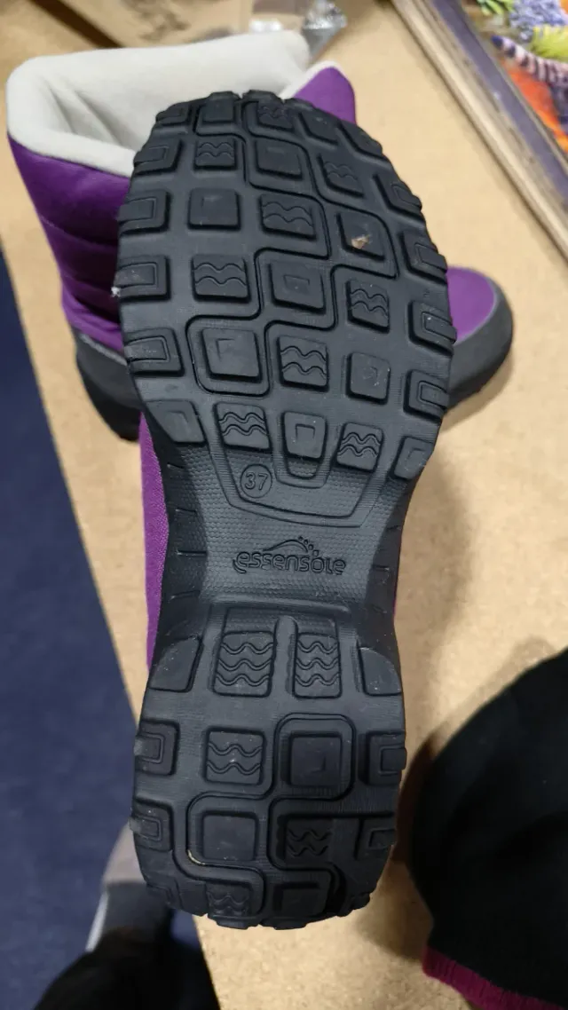 Botas de nieve Quechua moradas y grises