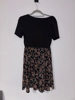 Vestito nero con gonna a fiori