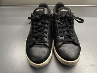 Zapatillas Adidas de cuero negras
